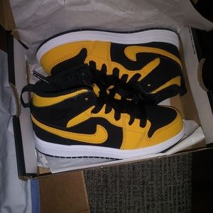 Boy high top jordan shoes